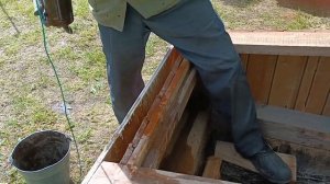 Чистим скважину желонкой.