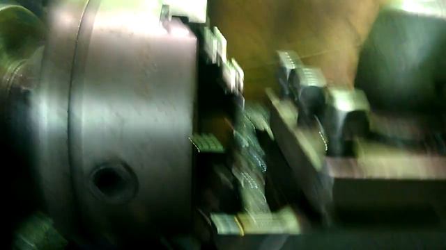 Разметить линии на токарном.