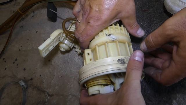 MERCEDES W211 E CLASS FUEL FILTER REMOVAL REPLACEMENT E200 E230 E240 E280 E320 E350 E500 E550 E55 смотреть онлайн