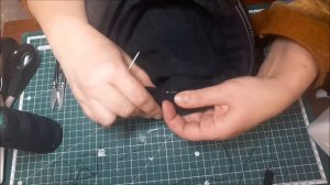 DIY!Как уменьшить кожаную кепку на два размера.