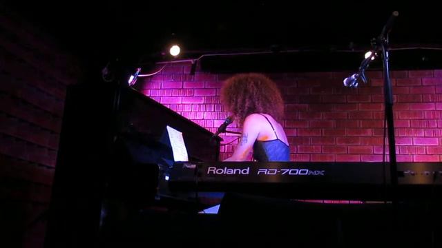 שַׁעַר אֲשֶׁר נִסְגַּר - רות דולורס וייס смотреть онлайн