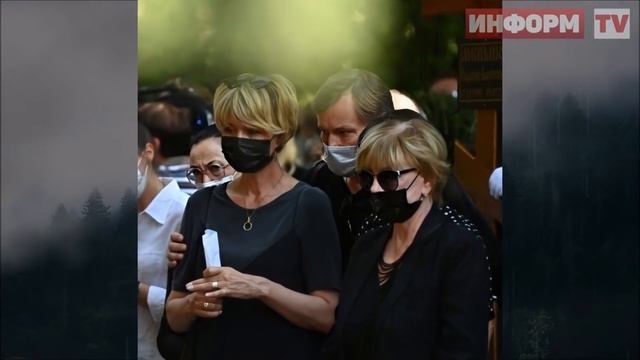 СТРАННОЕ ФОТО и ОБРЯД Юлии Меньшовой | Поклонники обсуждают церемонию прощания с режиссером смотреть онлайн