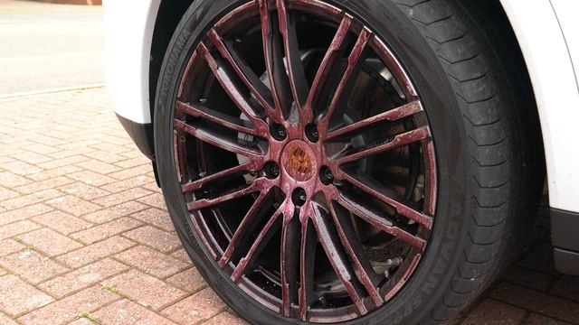 Carbon Collective React Fall Out Remover - Porsche Cayenne Wheel Cleaning смотреть онлайн