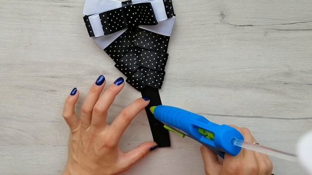Школьный галстук и бантики В ГОРОХ / МК канзаши / DIY School tie and bows in peas смотреть онлайн