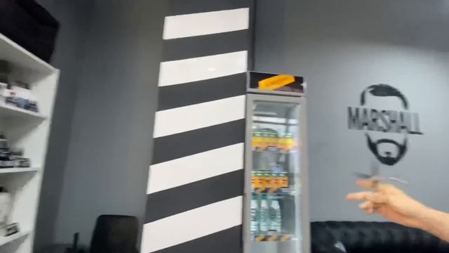 Барбер перепродает фены Dyson. Как заработать на разнице цен: Рынок против Авито и ВКонтакте. смотреть онлайн