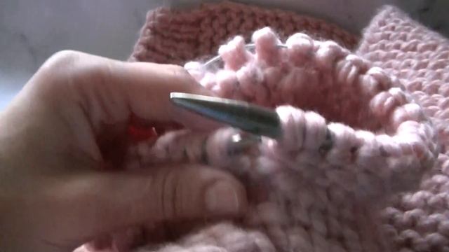 Вяжем бомбер из толстой пряжи с узором " малинки" спицами. смотреть онлайн