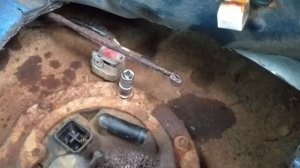 Сузуки вагон р+ замена бензонасоса, вырезал люк