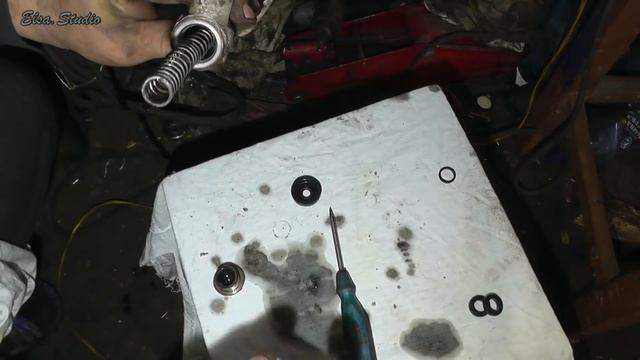 Замена ремкоплекта главного цилиндра сцепления ВАЗ 2106 смотреть онлайн