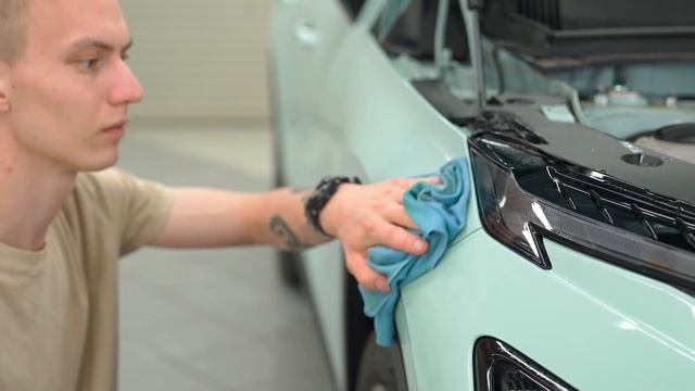 Нанесение антигравийной пленки Brontero на передние крылья Omoda C5 смотреть онлайн