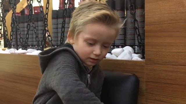 Saç Kesimi Поход в парикмахерскую. Детские стрижки. Бурса 12.03.2017 смотреть онлайн