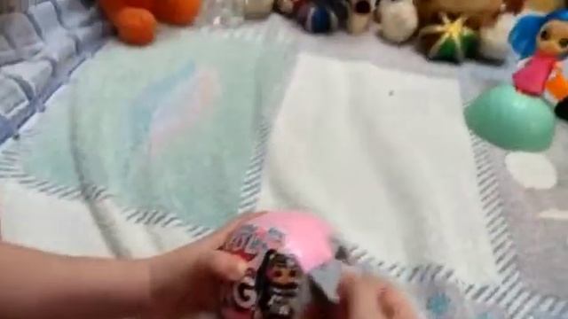 Распаковка L.O.L. Surprise и споры со старшей сестрой. Короче, какая-то параша... смотреть онлайн