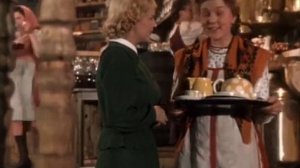 Мария Ладынина и Вера Васильева в фильме "Сказание о земле сибирской".