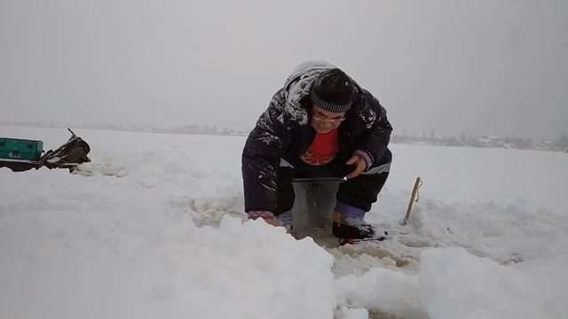 Зимняя рыбалка в Ленинградской обл. 2022. Погодные качели надоели!!! смотреть онлайн