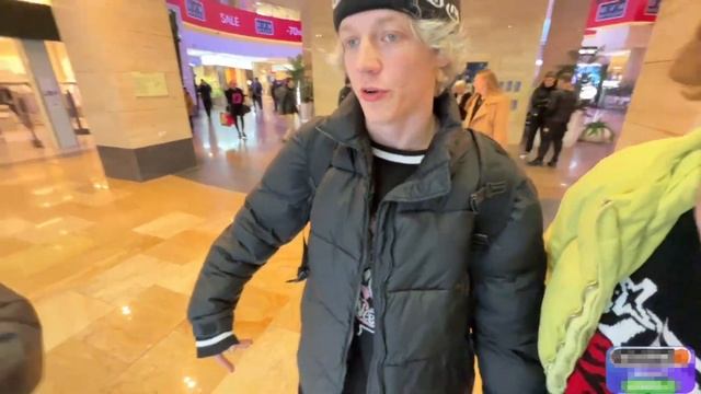 ХАЗЯЕВА УБЕГАЮТ ОТ ПОДПИСЧИКОВ | ПАРАДЕЕВИЧ КОРЕШ ПЛОХОЙ ПАРЕНЬ И КУЕРТОВ НАВЕЛИ СУЕТЫ В ТЦ смотреть онлайн