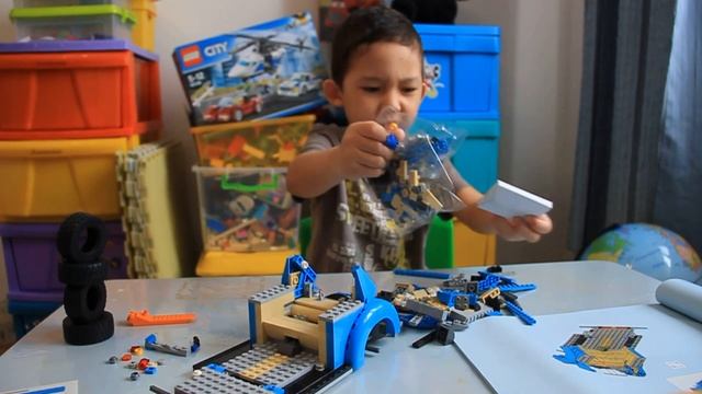 Ali 5 years old genius builds Lego VolksWagen beetle DIY. Speed build Али 5 лет собирает Лего машин смотреть онлайн
