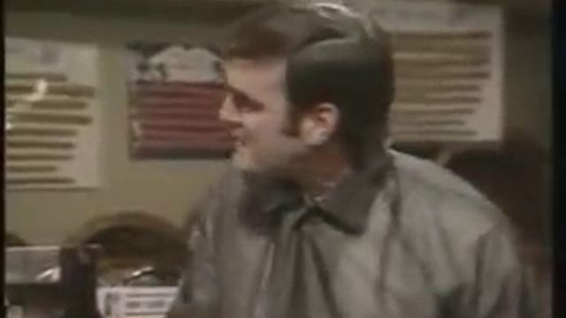 Monty Python's Dead Parrot Sketch смотреть онлайн