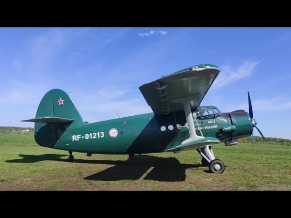 Landing An2 on airfield