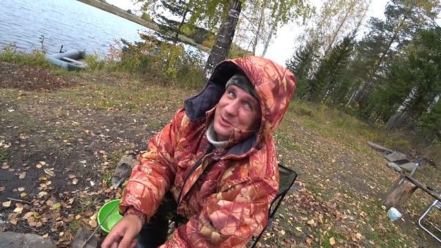 РЫБАЛКА НА ДЕДОВСКИЕ РЕЗИНКИ НА РЕКЕ МАКА! ЛОВИМ ЩУКУ И ГОТОВИМ ГРИБНИЦУ НА БЕРЕГУ! РЫБАЛКА НА УРАЛ смотреть онлайн