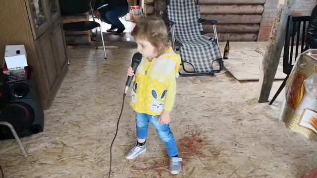 Малышка поёт, зацепила, радость, смех смотреть онлайн