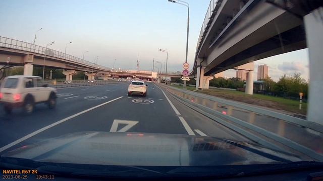 NAVITEL R67 2K — видеорегистратор с Wi-Fi, съемка в сумерках смотреть онлайн