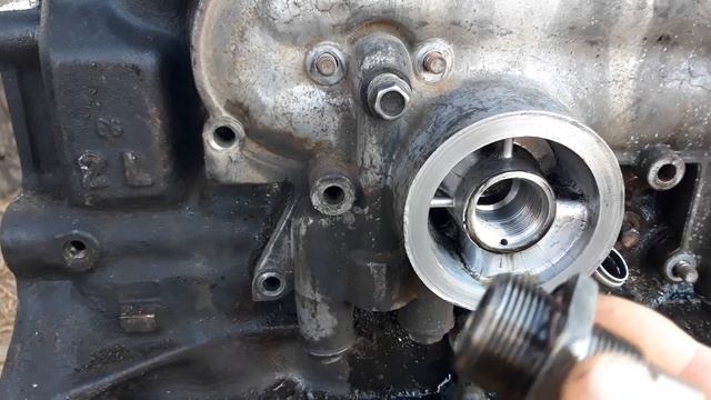 Как снять корпус масляного радиатора на двигателе 2L-TE смотреть онлайн