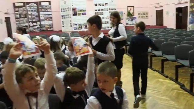 Посвящение в первоклассники  29 09 16  Школа 2092