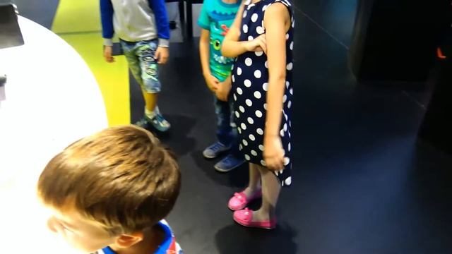 Научные опыты для детей. Children's Experionium смотреть онлайн