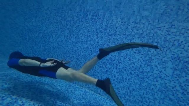 Руки вдоль тела (плыву 50м) смотреть онлайн