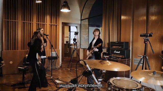 Måneskin - I WANNA BE YOUR SLAVE (Русские субтитры)