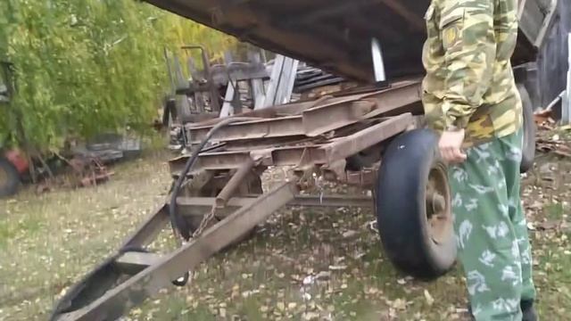 Заготавливаем дрова на зиму. Учусь ездить на тракторе. смотреть онлайн