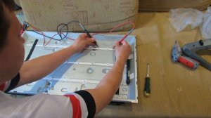 Ремонт подсветки LED  ЖК-телевизора в домашних условиях (пайка на утюге)