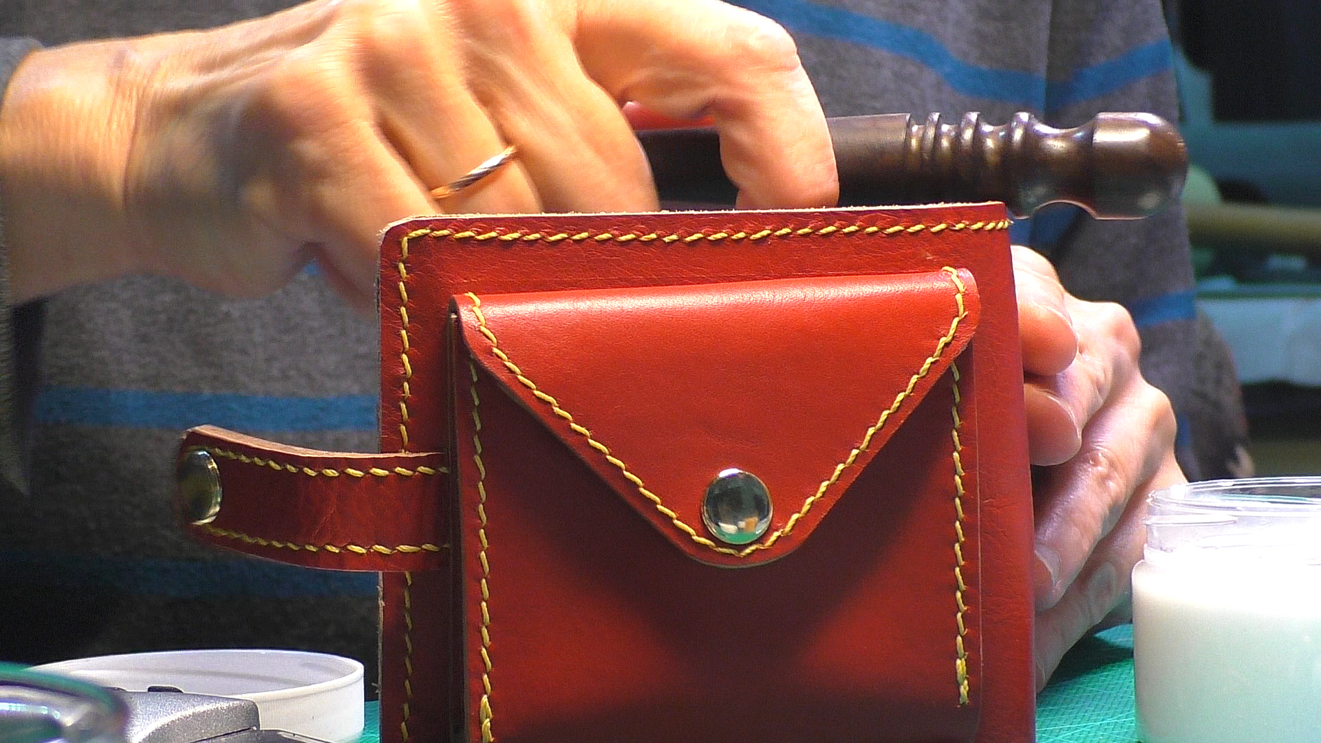 Кошелёк-бифолд из кожи своими руками смотреть онлайн