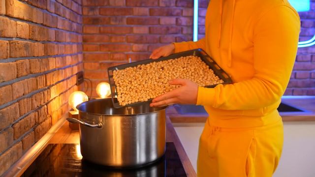 Gigantes Ferrero Rocher | Cómo hacer los Ferrero Rocher de bricolaje más grandes del mundo VANZAI смотреть онлайн