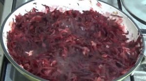 закуска из свеклы-жаренная свекла на сковороде с луком