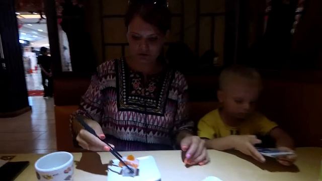 Роллы на Хайнане. Японское кафе в торговом центре Ананас/суши в Санья