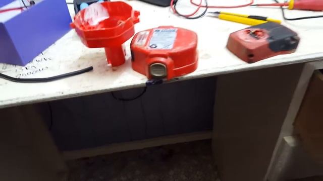Makita 14.4v to Milwaukee m18 battery adaptor смотреть онлайн