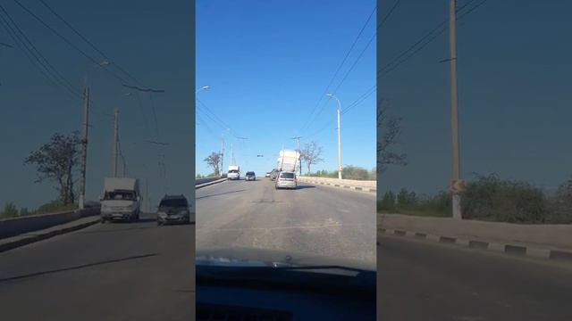 Куча матрасов на крыше авто смотреть онлайн
