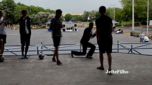 Pawel Skora Vs Akim Kovalev - Football Freestyle смотреть онлайн