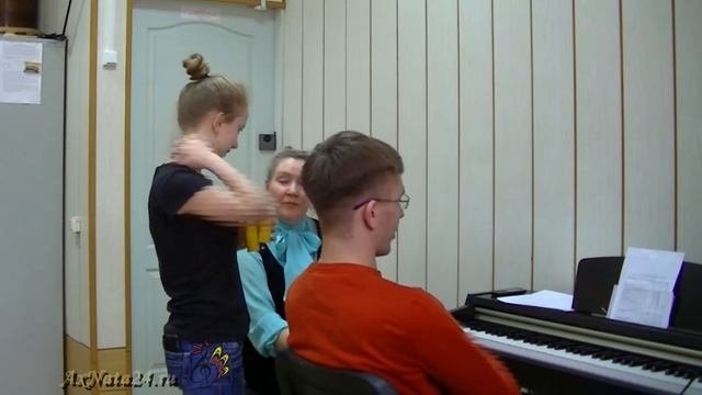 Урок вокала.Манера и стиль.Джаз и свинг.Первое чтение You Make Me Feel So Young смотреть онлайн