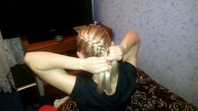 Красивая и лёгкая причёска всего за 5 минут(коса из четырёх прядей) смотреть онлайн