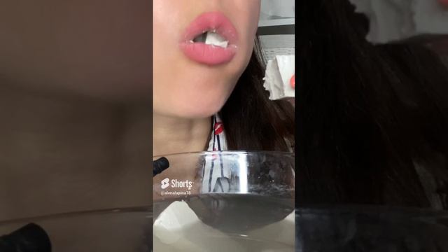 ASMR crunch of wet chalk_ пиленый мел Премиум💦💥 #asmr #crunchy #eatingsounds #relax смотреть онлайн