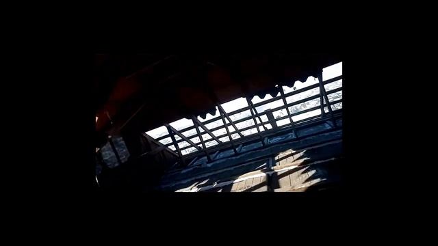 РАЗБИРАЕМ ГНИЛУЮ КРЫШУ И НЕПРАВИЛЬНОЕ ПЕРЕКРЫТИЕ. Реконструкция дома из бруса 8.20 НА 9.30 часть 1 смотреть онлайн