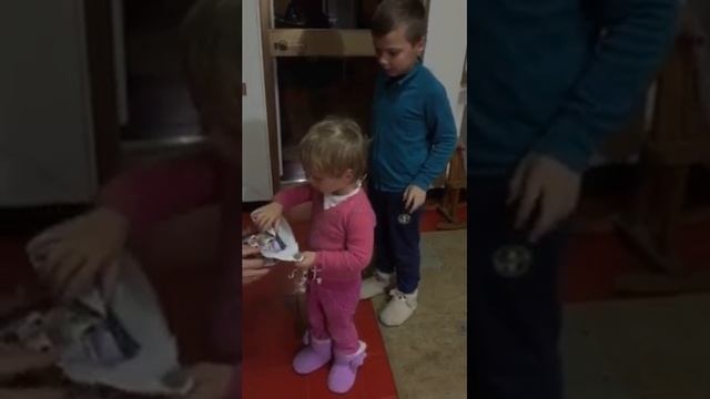 Подарок младшей сестре смотреть онлайн