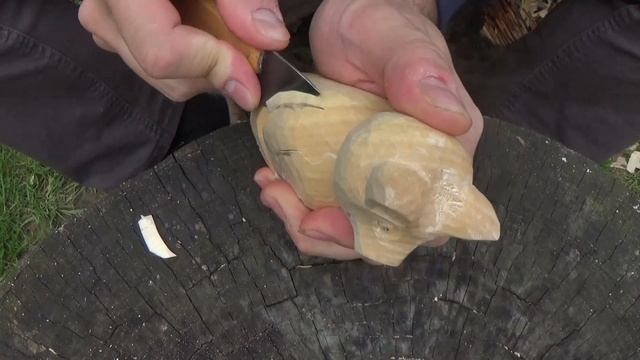 Резьба игрушек своими руками. Хрюшки в народном стиле из лещины. Carving figures. Piglets of hazel смотреть онлайн