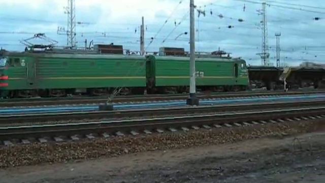 Электровозы ВЛ10У в районе о.п. Обухово, г.СПб, 18.01.2007г. смотреть онлайн