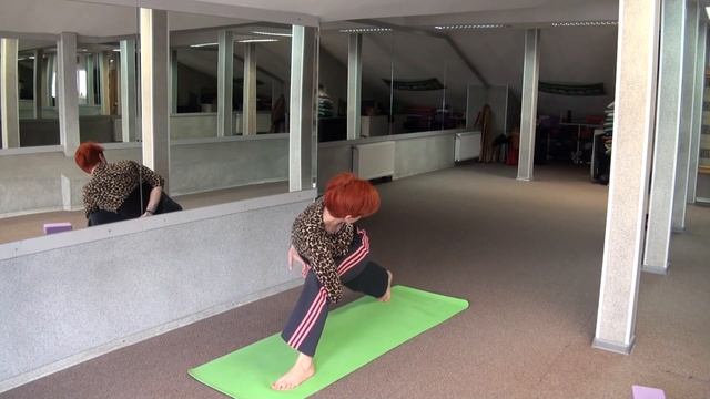 Йога для начинающих. Комплекс "Сделай это!" смотреть онлайн