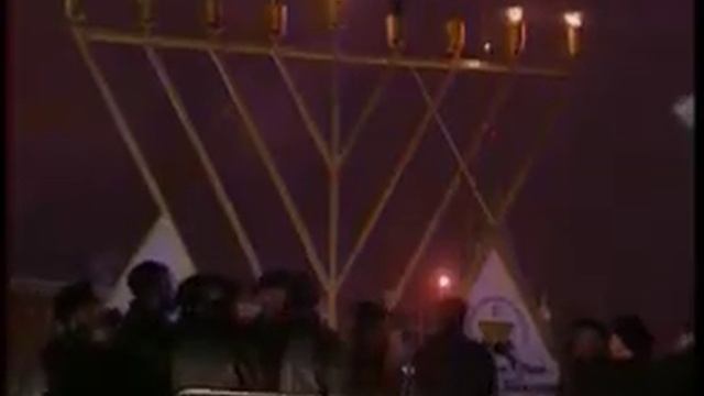 Джеши празднуют хануку у Кремля, Лужок - тамада! смотреть онлайн