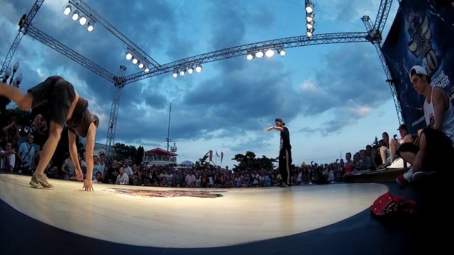 Red Bull BC One Cypher Ukraine 2013 | 1\4 | Bulka vs Cherep смотреть онлайн