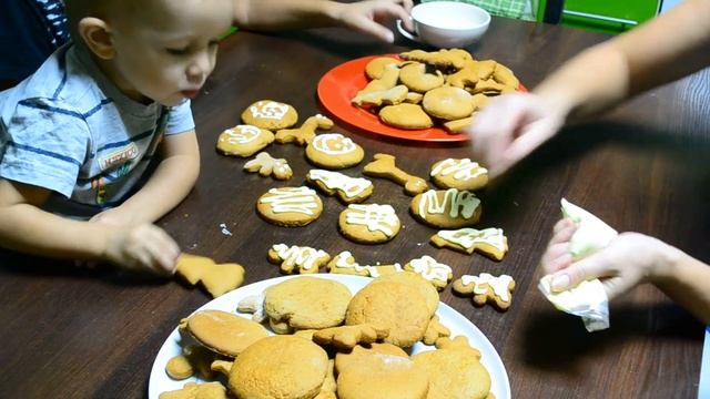 Пряники. Рецепт имбирных пряников с глазурью. смотреть онлайн