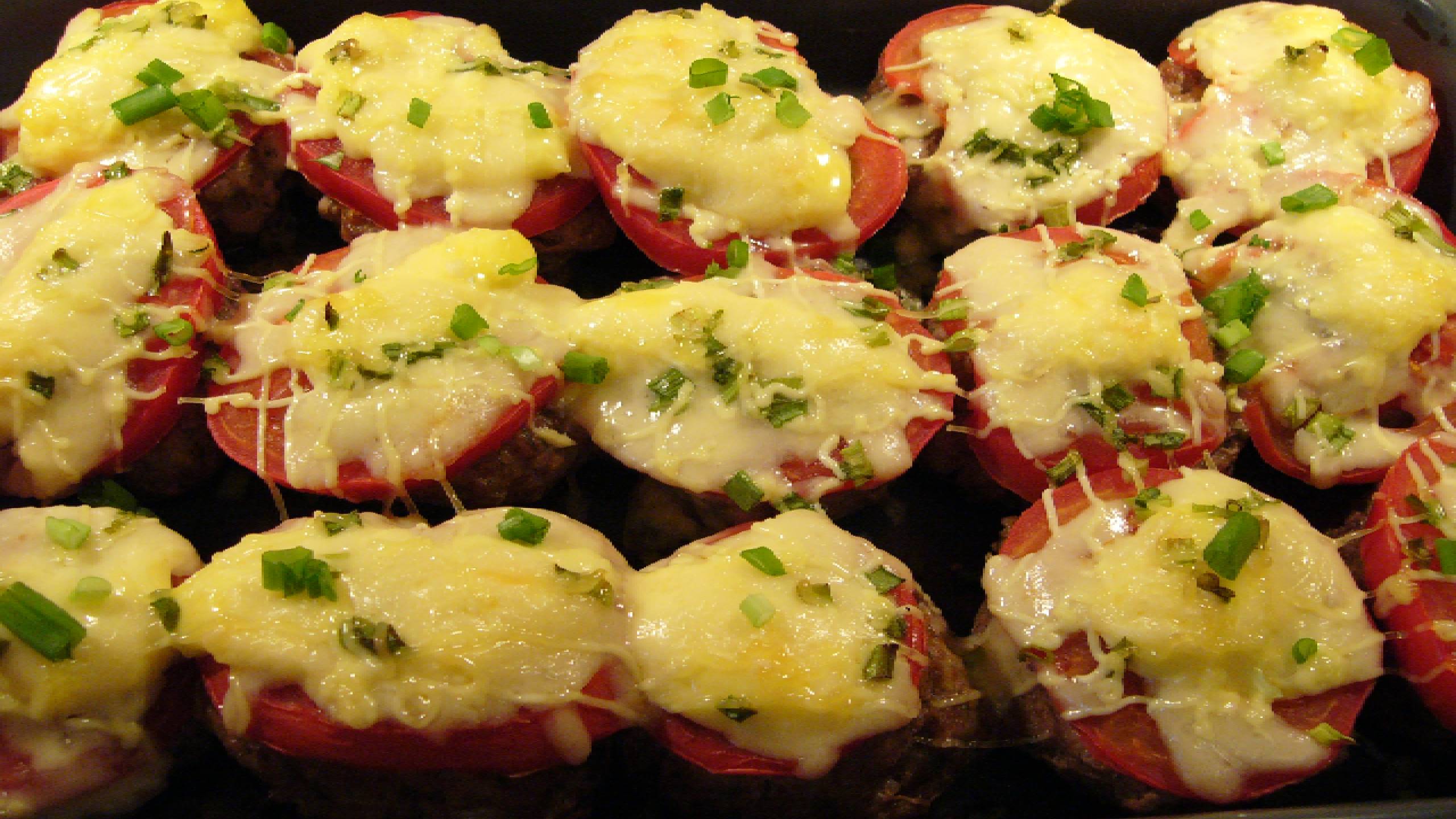 Праздничные котлетки с сыром и помидорами смотреть онлайн